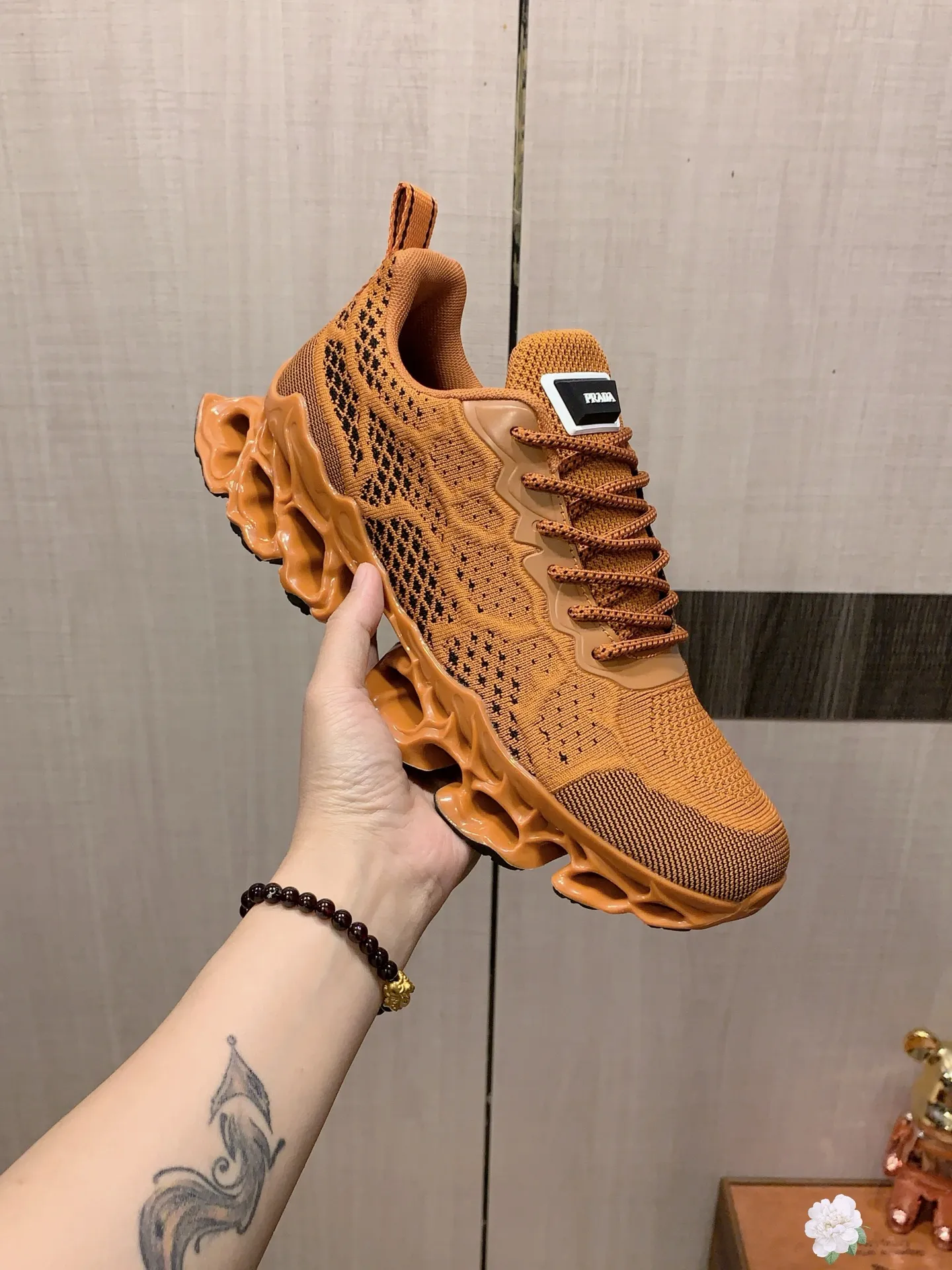 Men's men's shoes💰460💰💰🎩🎩[Lightning][Lightning] "PRADA*" The latest and most popular casual shoes, top brand [seduce] luxury ~ purchasing agency, top ~ quality. [Strong] The upper is made of imported breathable fly weave material ➕ breathable sheepskin feet (•) with fine workmanship. The original stylish and stylish soft rubber wear-resistant and non-slip outsole is light and comfortable on the feet. The real thing looks better when photographed. 004: Size: 38-44, 3️⃣ colors selected